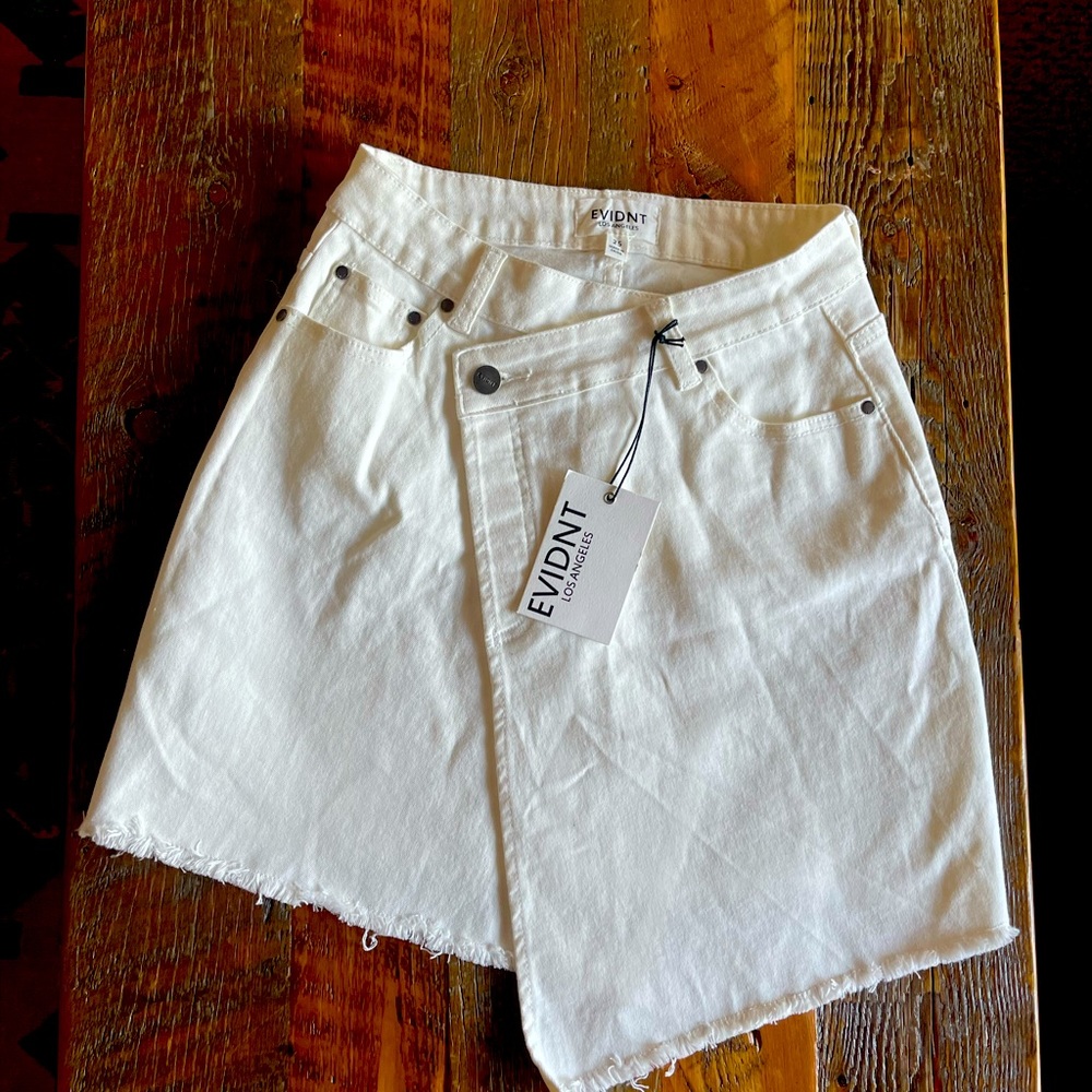 EVIDNT Los Angeles Raw Hem Mini Skirt in White